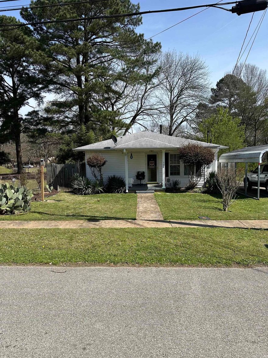 Charming cottage in Bald Knob with 2 beds/1 bath is waiting for her next buyers to love and enjoy the beautiful landscaping with a fenced in back yard. A nice shop is ready for anyone who needs storage or for many other options. Located close to the school and the Bull Dog Restaurant, this is a great place to live. Roof and HVAC is 10 years old. Refrigerator stays.