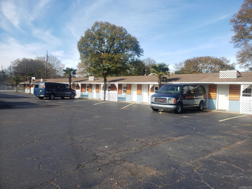 Motel just off the town square in Murfreesboro, AR. World famous tourist attraction where public can come and dig for diamonds! This offers 36 units 6 are not finished, a large, enclosed water park with pool and slide, a manager quarter plus laundry. Also offers 1800 square foot of living space owner home that is part of the complex. . Ample parking. All situated on 2 acres fully fenced land just a short distance from quaint downtown shops and diners!!