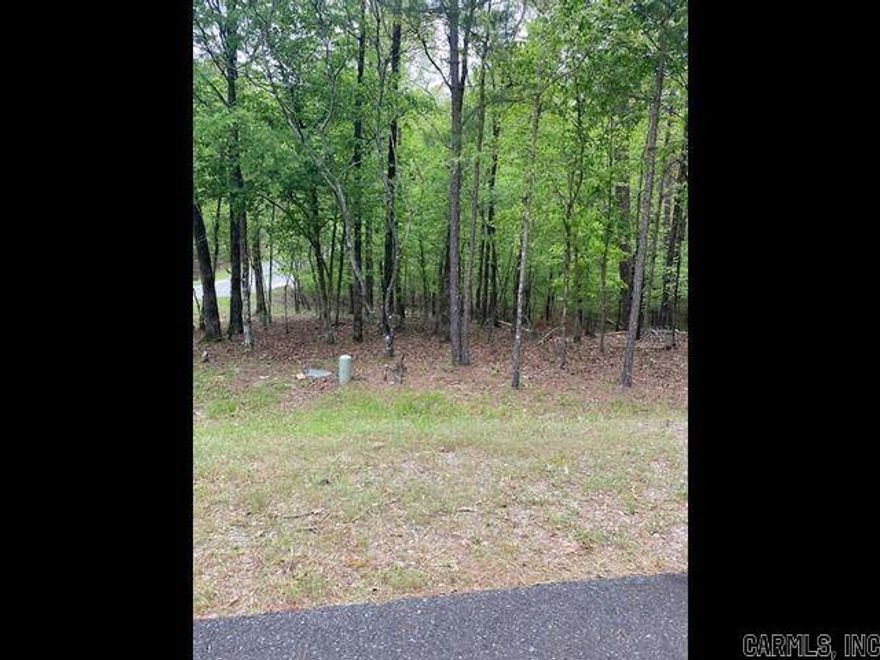 Nice Lot to build your dream house overlooking the #3 tee Box.Club amenities include tennis, pool, clubhouse and driving range. Easy access to the East Gate of HSV. Gold Status