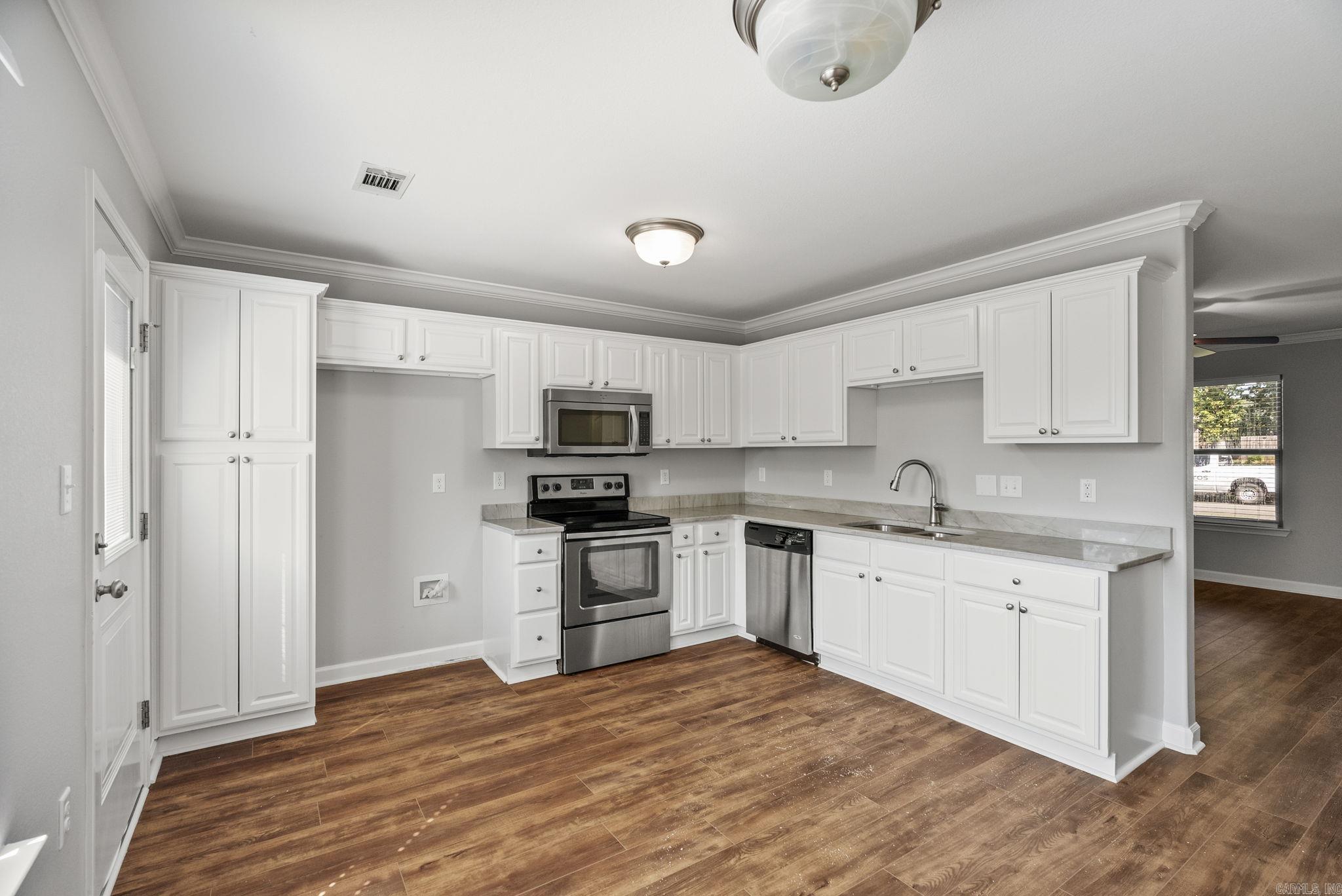 MAKENNA COVE - Residential