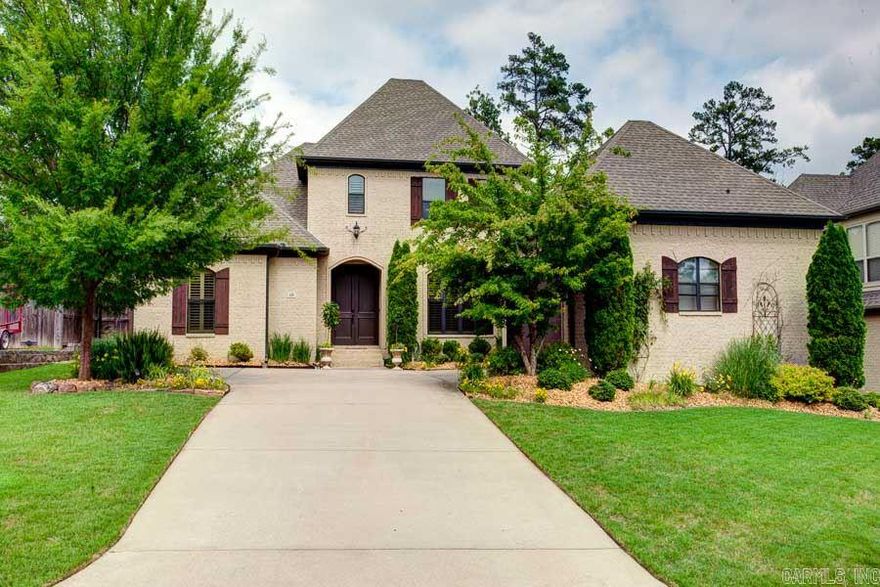 Quality, versatility & custom- Parkinson built. Painted brick plantation shutters, dry stack stone fireplace & open floor plan. Chef's kitchen- granite, island, gas cooktop, stainless steel appliances. Guest bedroom/office on main level & open loft/playroom with Jack-n-Jill bath upstairs. Cozy covered patio & level backyard. Sprinkler, security & tornado shelter.