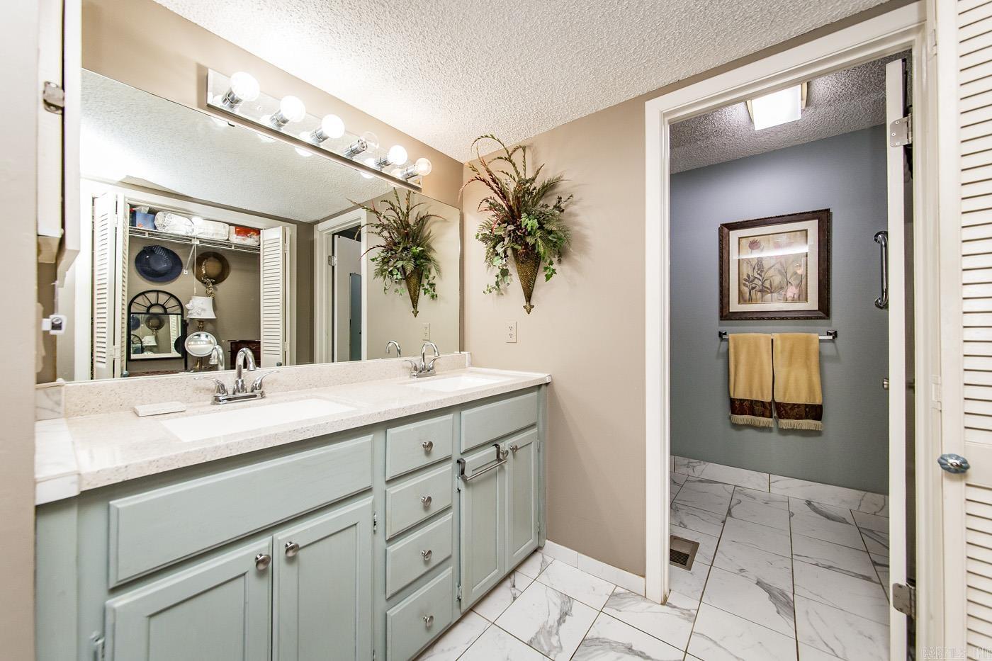 COUNTRY CLUB RIDGE - Residential