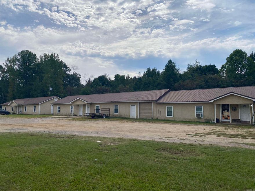 Apartments: 6 units, 2 bedroom / 1 bath. Remodeled 2011. Each unit has central heat & air, shower/tub combo, kitchen with dining area open to living room. Tankless hot water heaters. Most units have washer & dryer hookups. This listing contains 1024, 1028 & 1030 Hwy 133 N, Crossett, AR. As of 11/5/25: 5 units are rented at $500/month on month-to-month terms. The 6th unit needs ceiling repairs, so it is not rentable at this time.