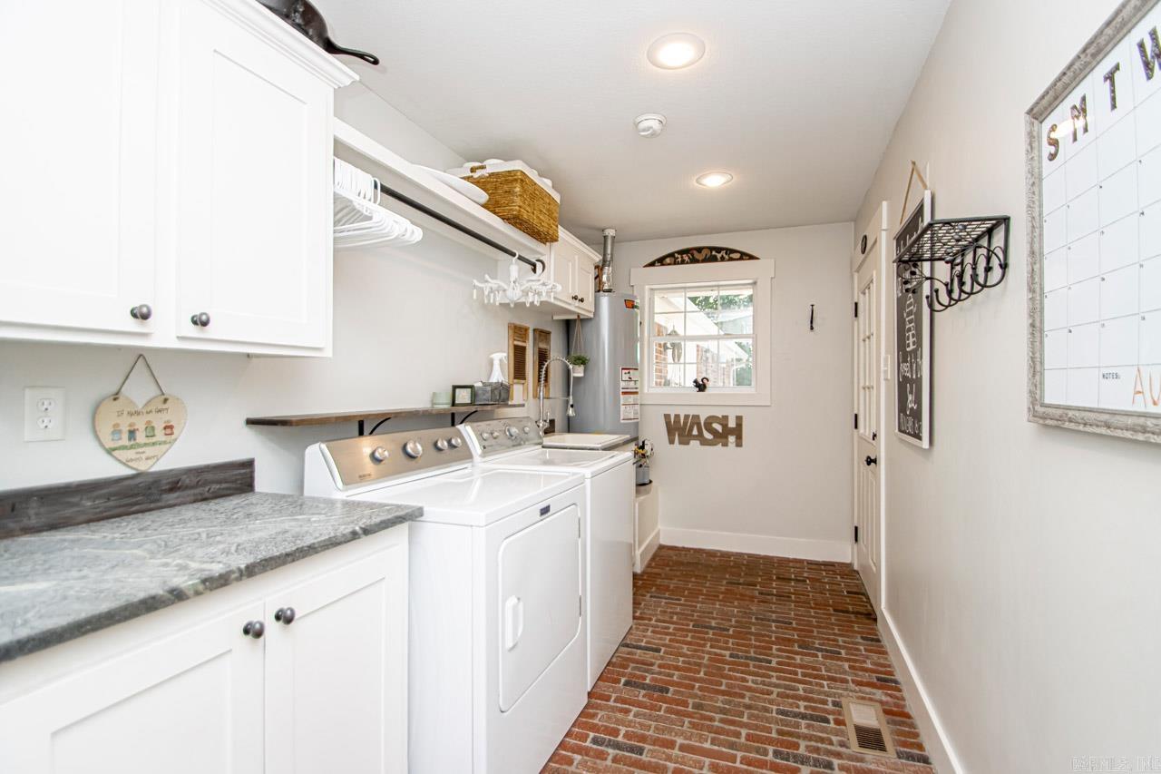 WELLINGTON POINTE - Residential