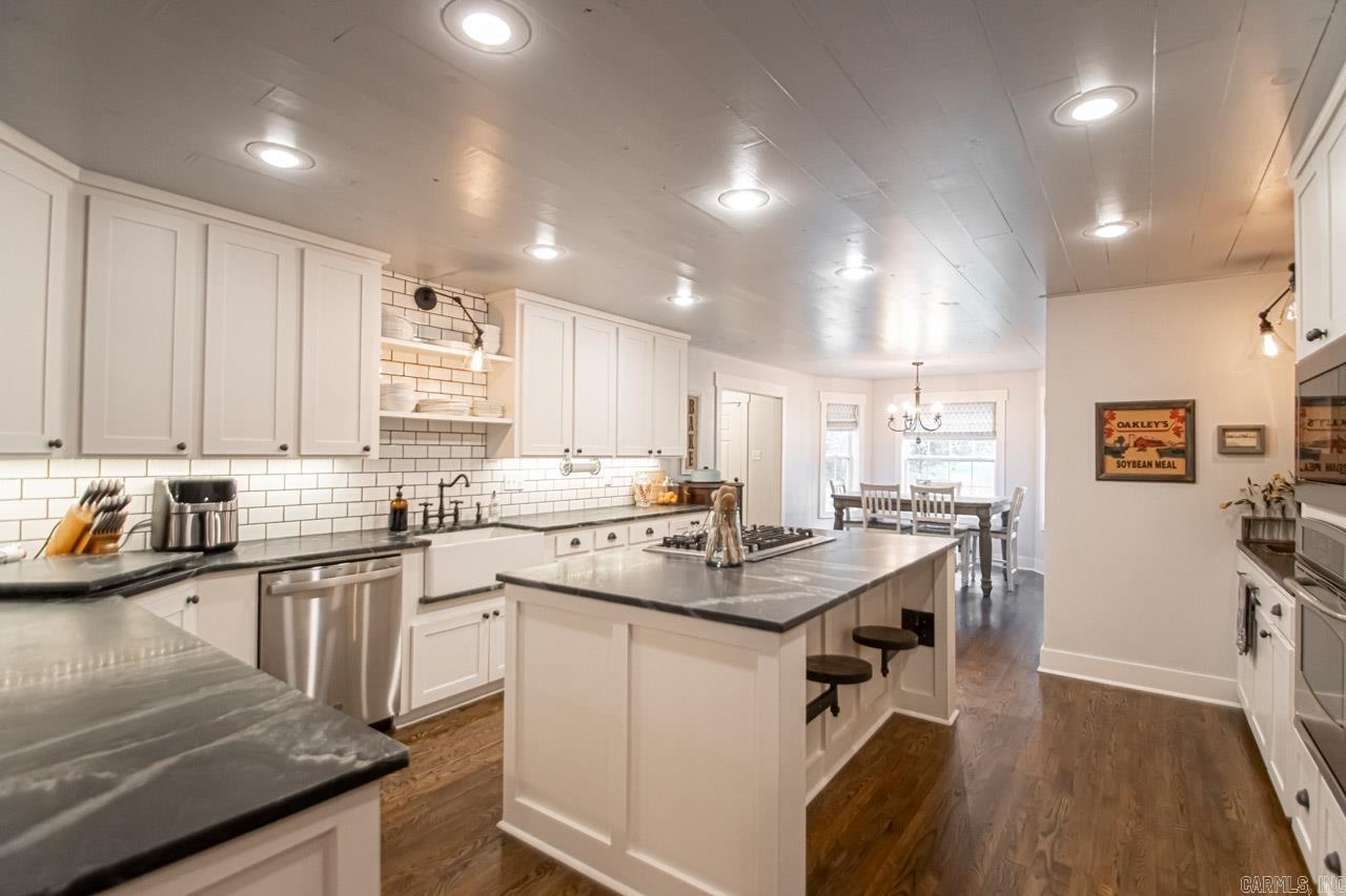 WELLINGTON POINTE - Residential