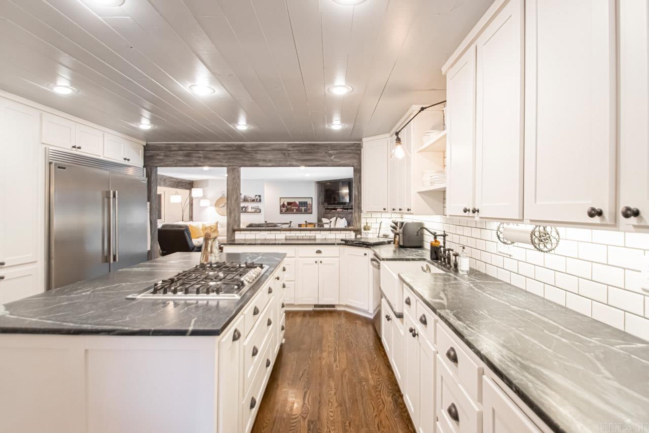 WELLINGTON POINTE - Residential