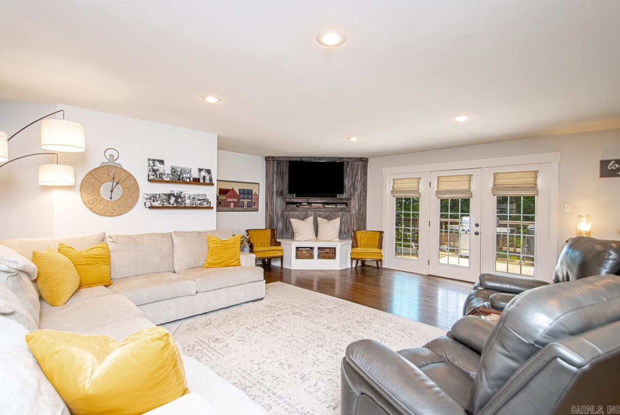 WELLINGTON POINTE - Residential