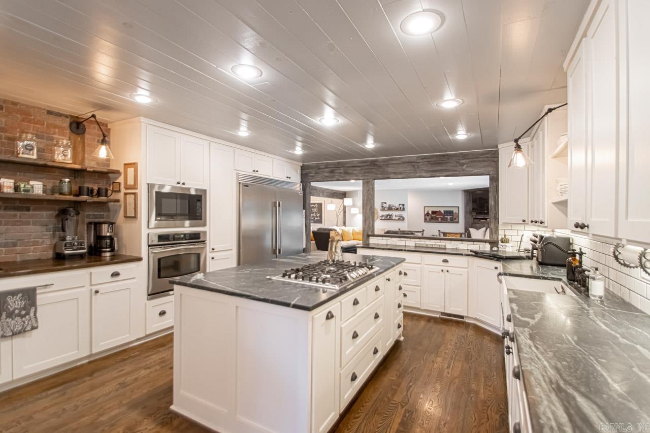 WELLINGTON POINTE - Residential