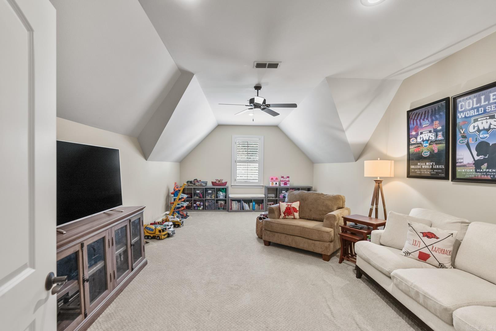 WOODLANDS EDGE - Residential