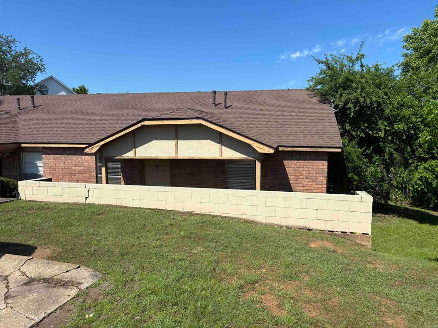 2 Bed, 1 bath located in a culdesac. Each unit has ceiling fans, refrigerator, ice maker, oven, range, microwave, dishwasher, disposal, washer & dryer connections.  One-year lease required.  Absolutely NO SMOKING on premises.  Utilities are responsibility of tenant.  $37.99 application fee for credit and background check.  Paid online at time of application. Link to be provided upon request.  Agent/Broker owned property, managed by the owner.
