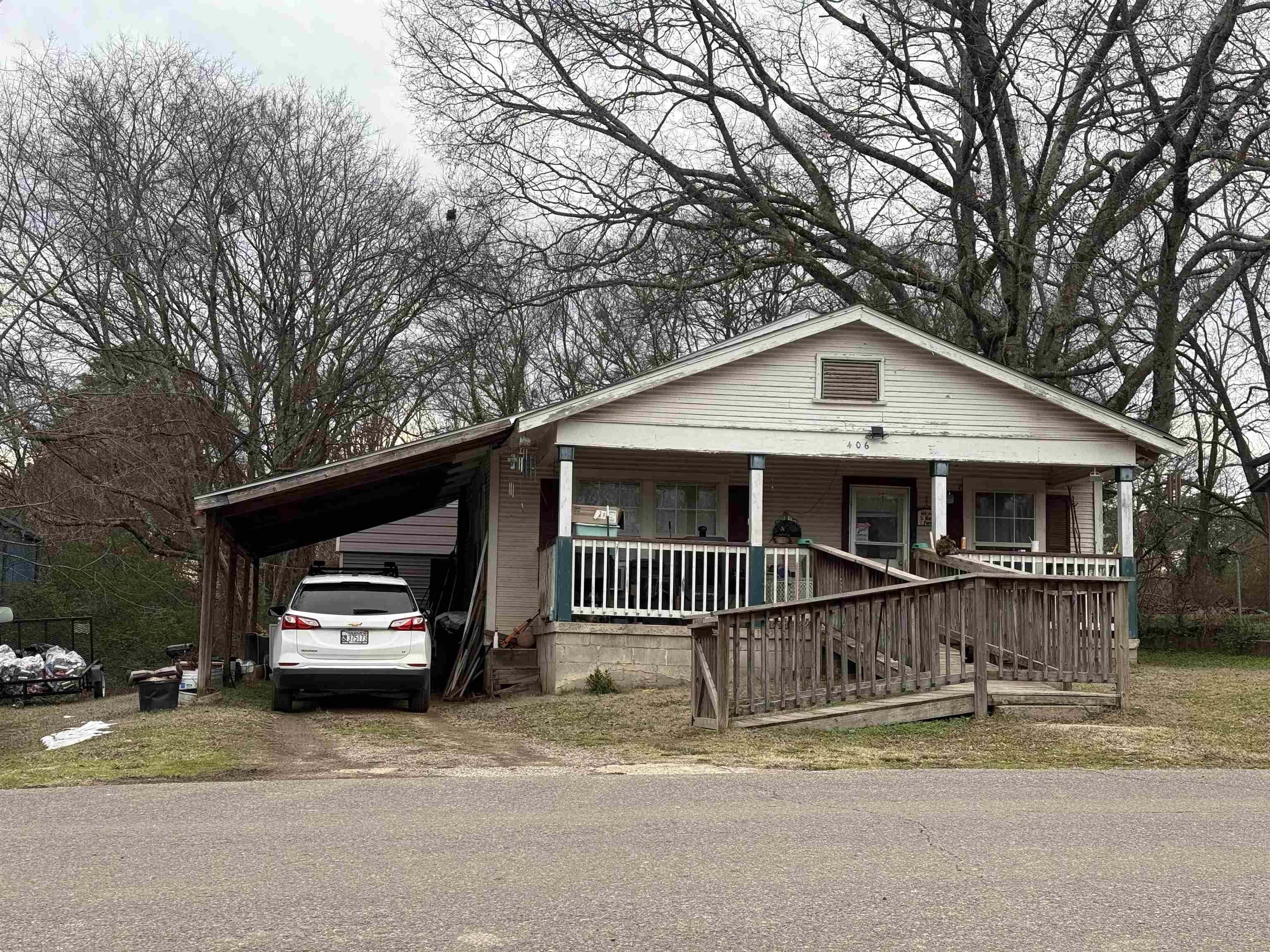 Two homes and vacant lot. Both homes are 2 bed, 1 bath. 406 Leawood, 928 sqft, offers immediate rental or living opportunity. 405 Leawood, 864 sqft, will need work but also has an additional lot on tax card to build another home. You could have 3 rental opportunities all together or a small family could live in one and rent out the others. There are a lot of options here in one deal. Priced to sell as package deal only.