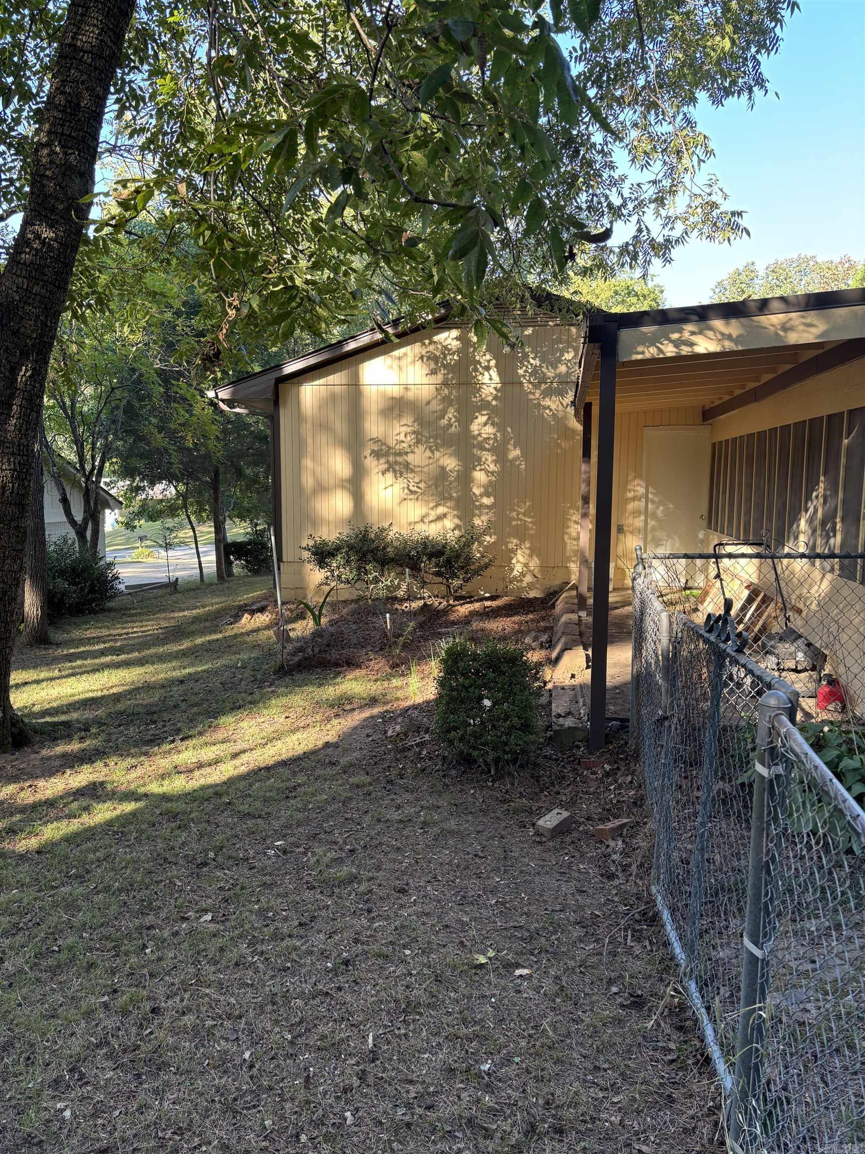 INDIAN HILLS - Residential