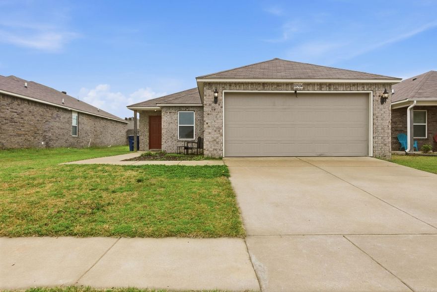 Built in 2022, this one-level home in North Little Rock’s White Oak Crossing offers 3 bedrooms and 2 bathrooms with an open-concept layout. The kitchen features great counter space, pantry storage, and an eat-in area that flows into the living room. The primary suite includes a private bath, while two additional bedrooms provide flexibility for guests or a home office. Four-sided brick construction and a flat backyard add both curb appeal and outdoor enjoyment. Conveniently located near shopping, dining, and everyday amenities.