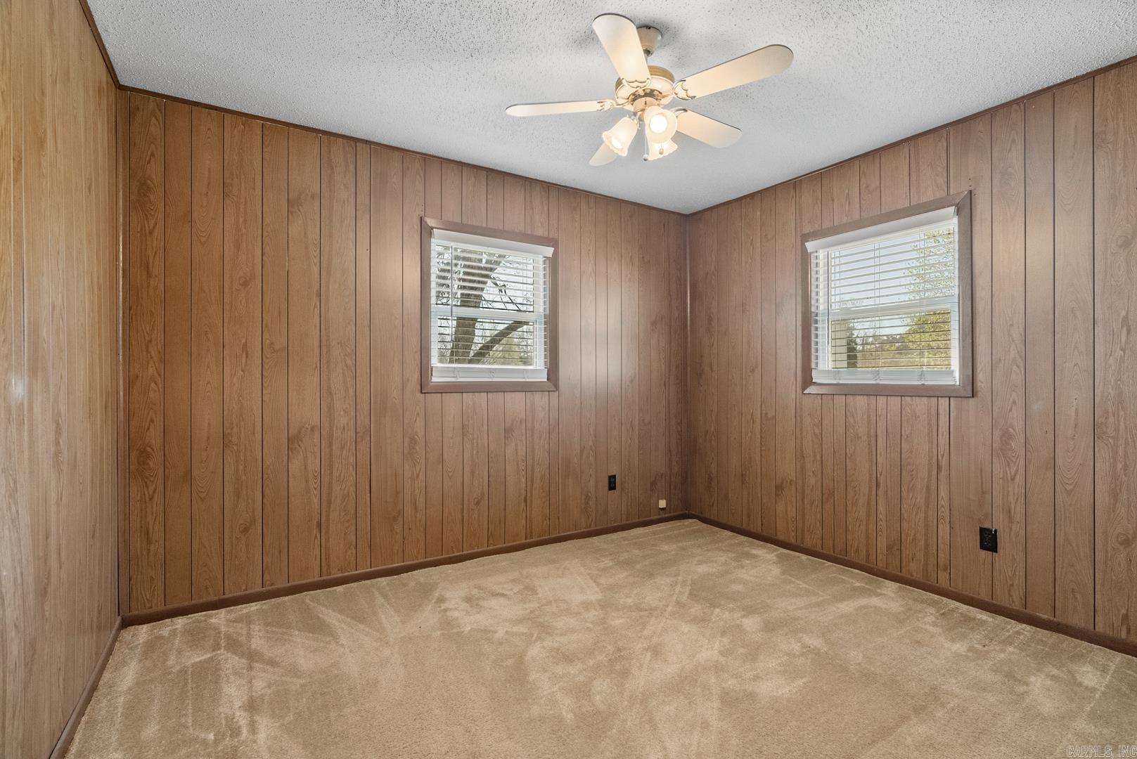 SADDLEWOOD ACRES - Residential