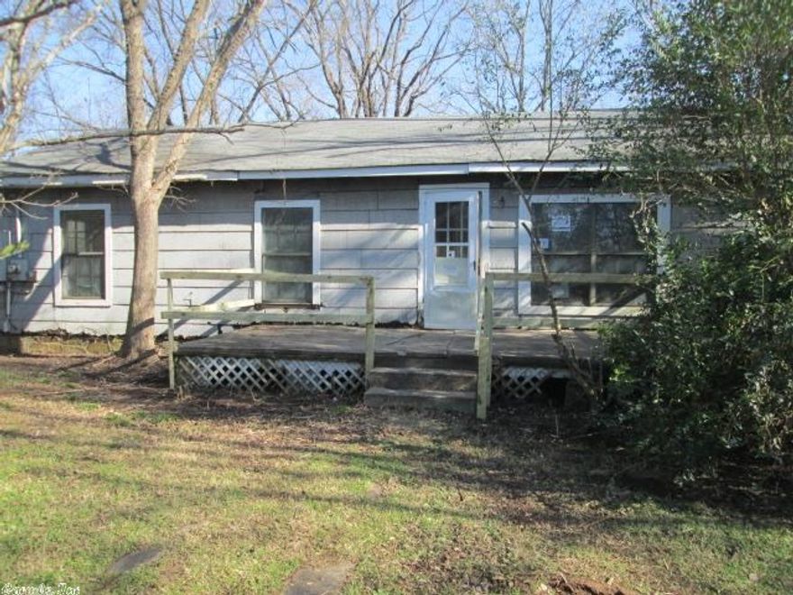 Located on large lot in Cabot. One story home with lean to with concrete floor. Three bedroom and one bath with lots of potential. This is a Fannie Mae Homepath property and all offers must be submitted on www.homepath.com
