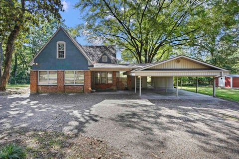 Photo of 807 S Bridge Street, Morrilton, AR 72110 (MLS # 26028337)