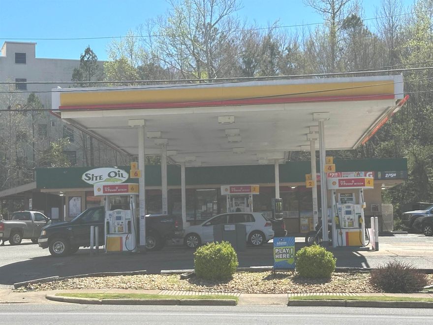 Nice Store on an Excellent Location!