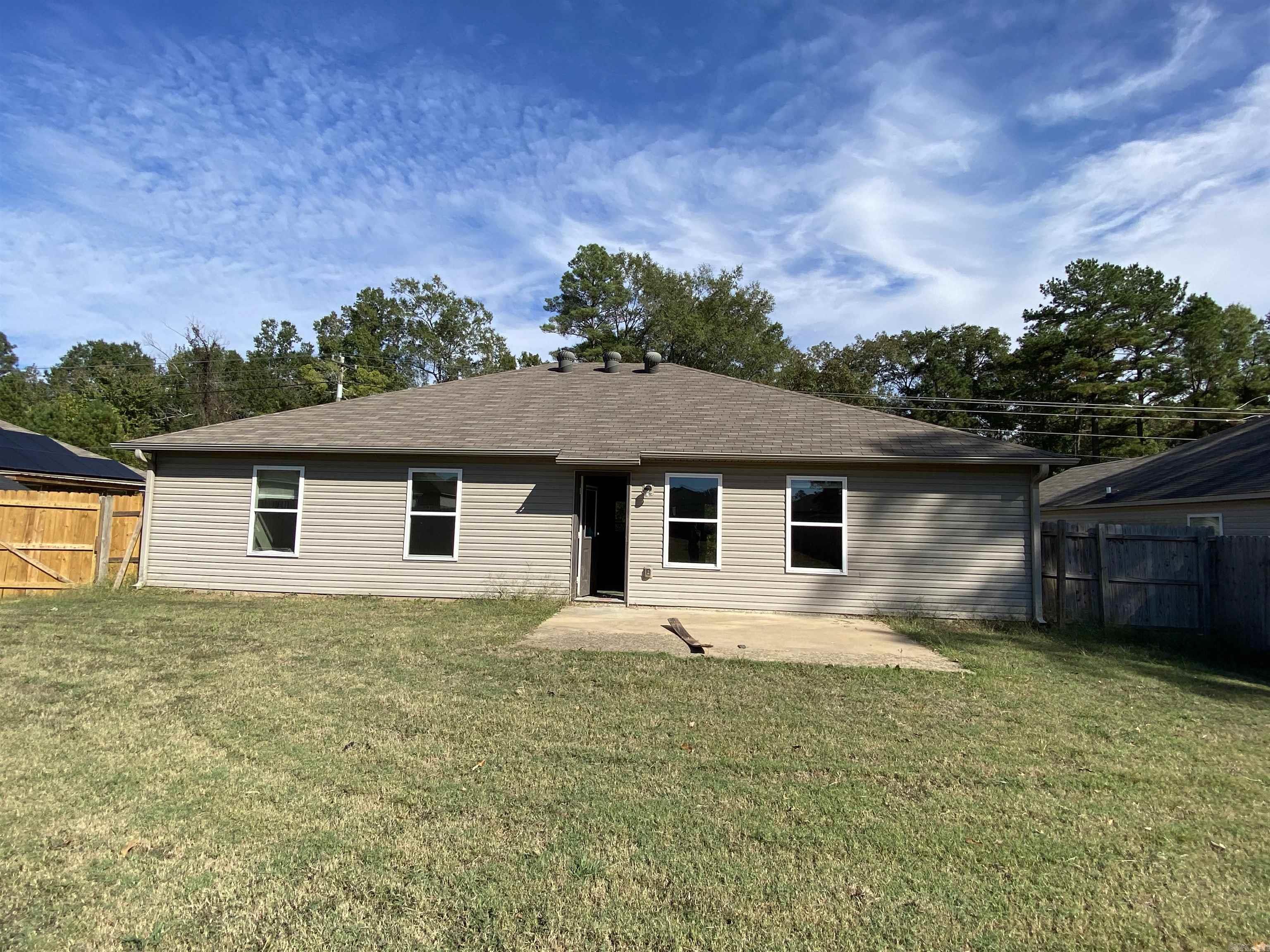 BENJAMIN GROVE - Residential