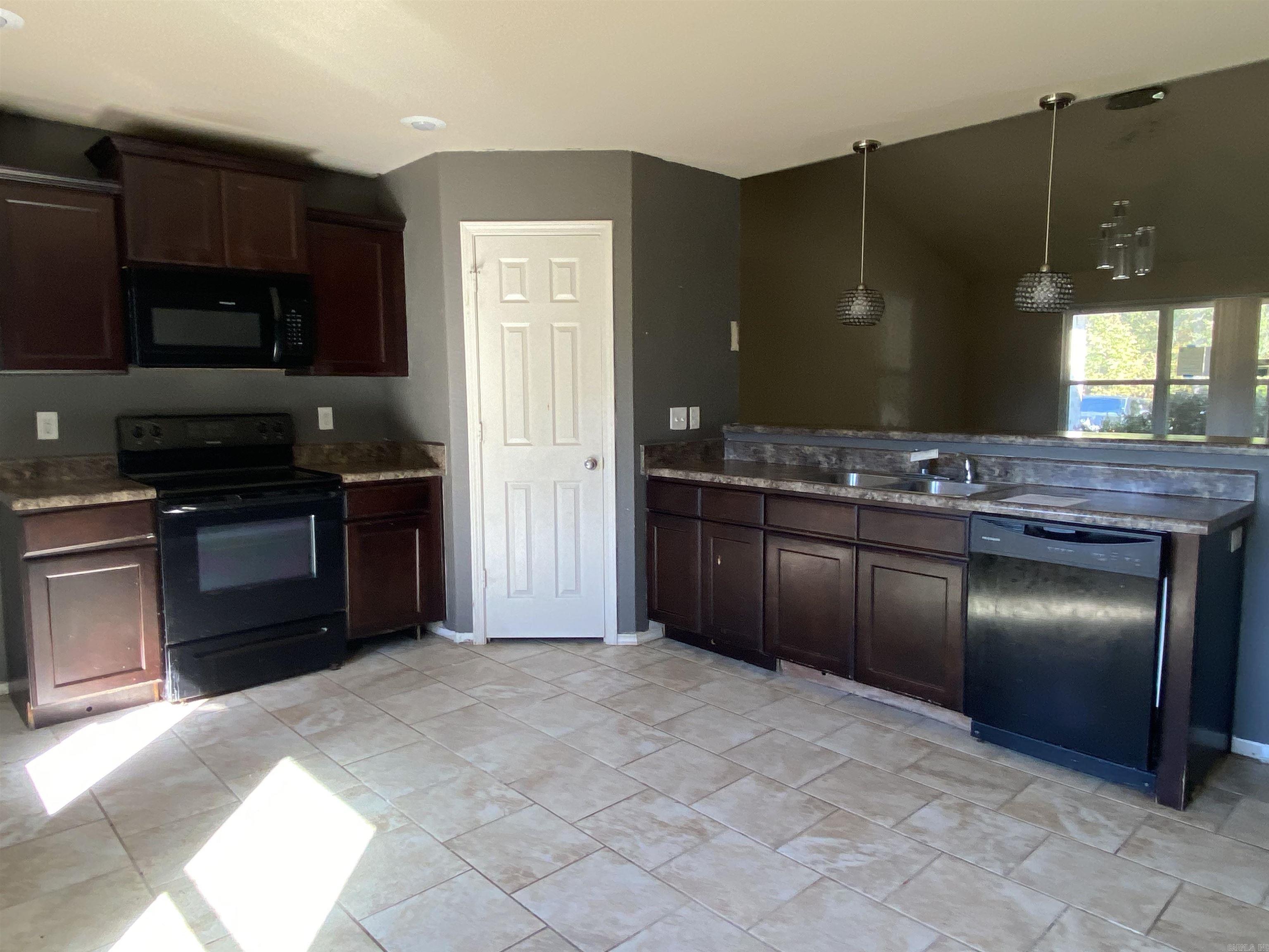 BENJAMIN GROVE - Residential