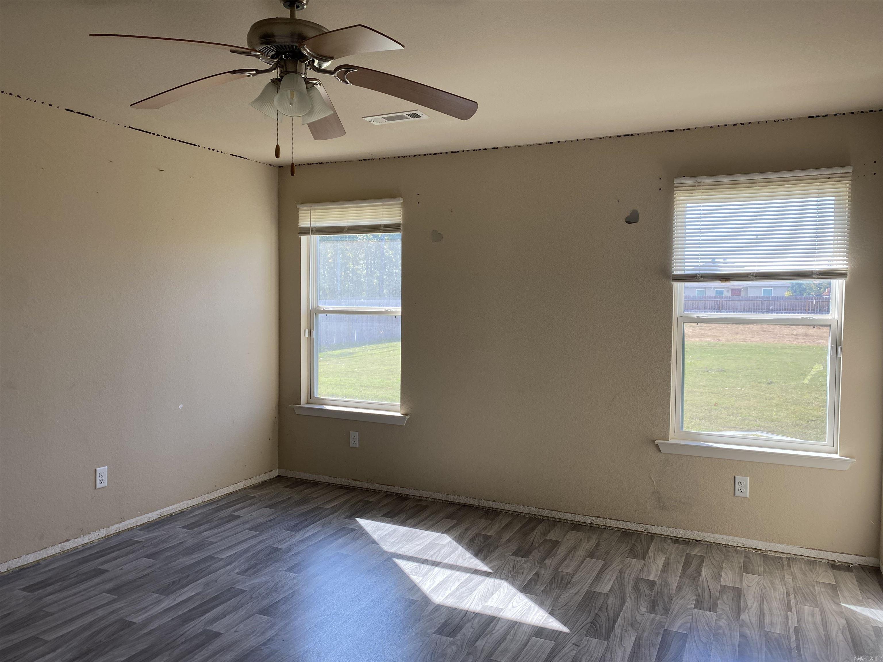 BENJAMIN GROVE - Residential