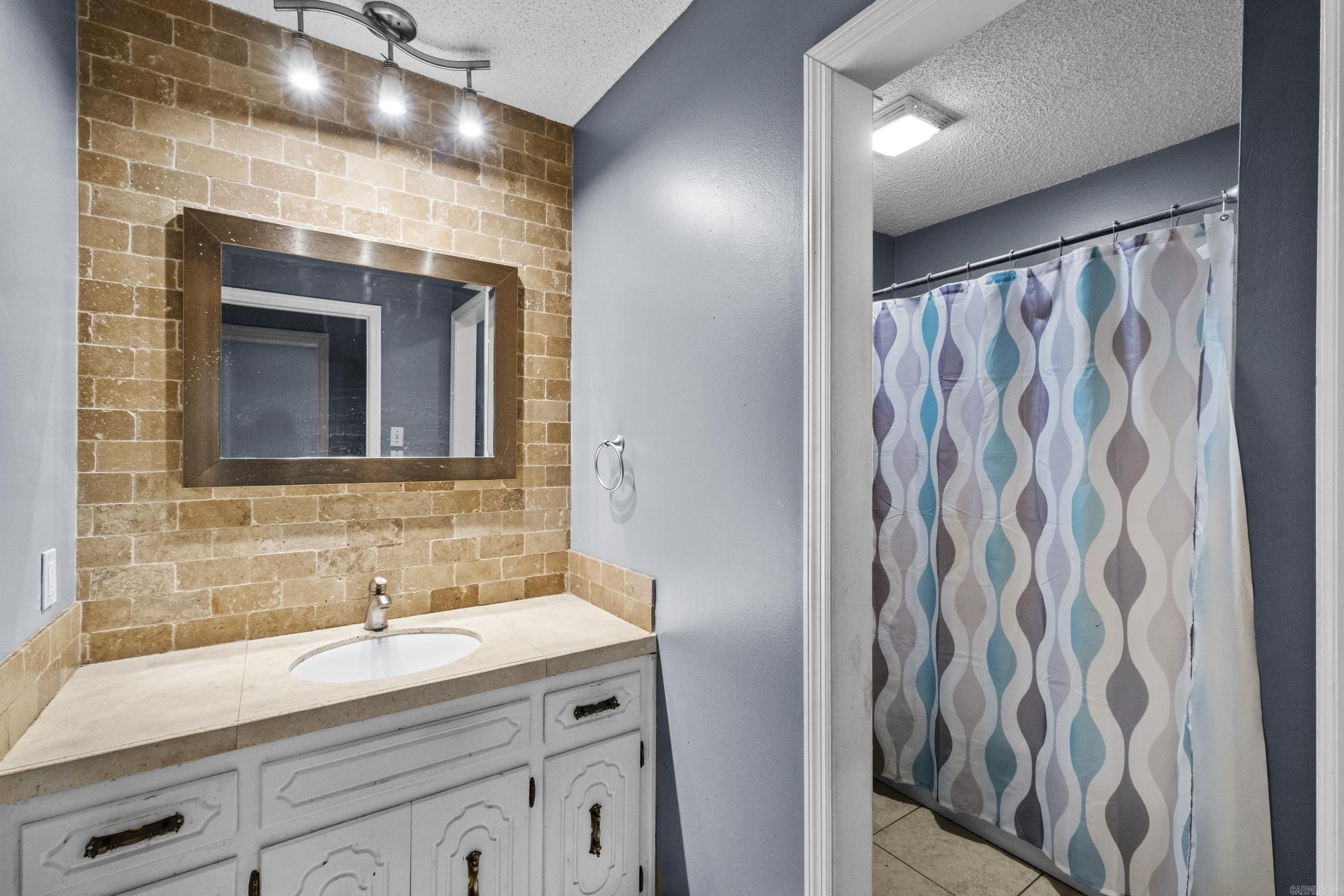 STONEWALL - Residential