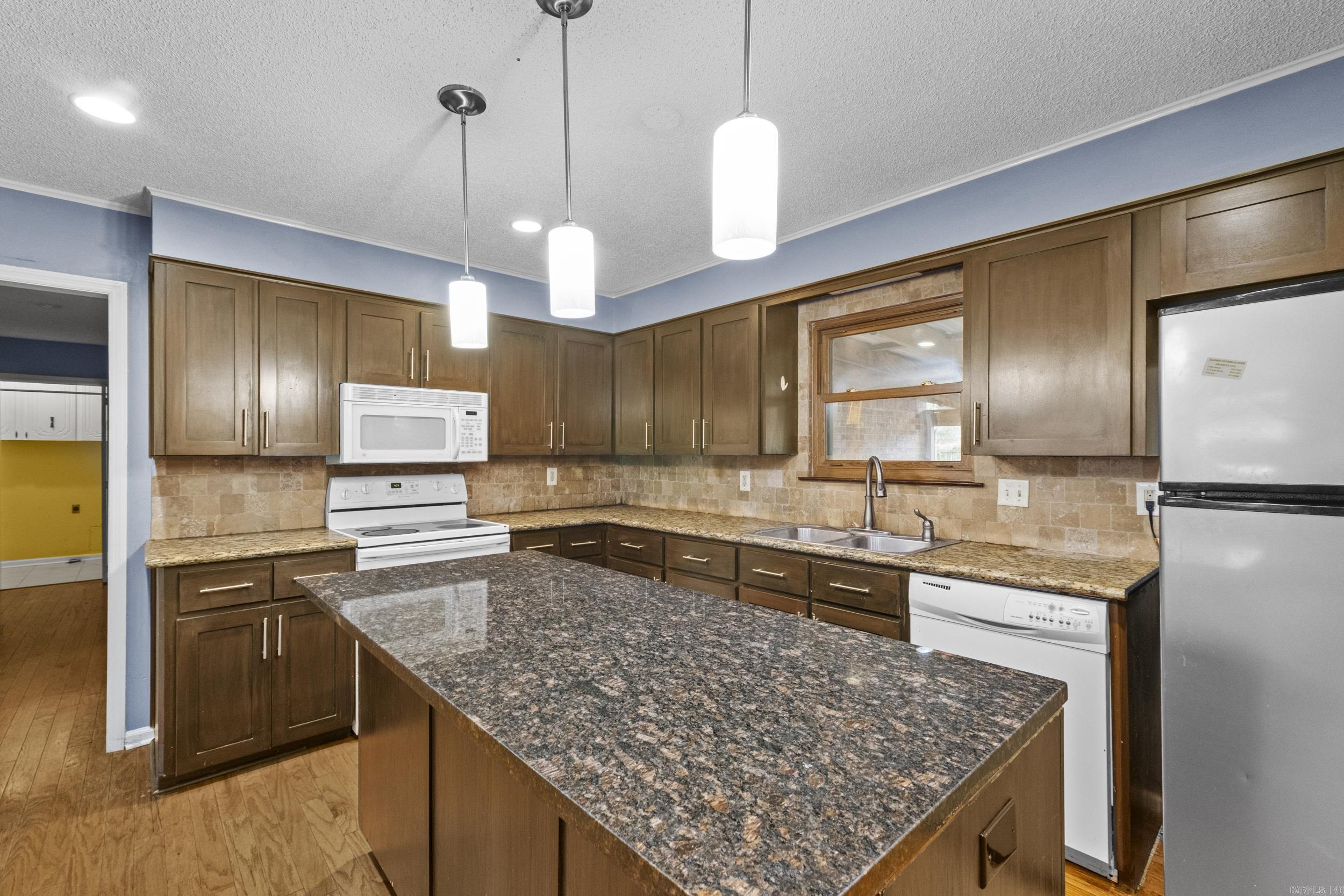 STONEWALL - Residential