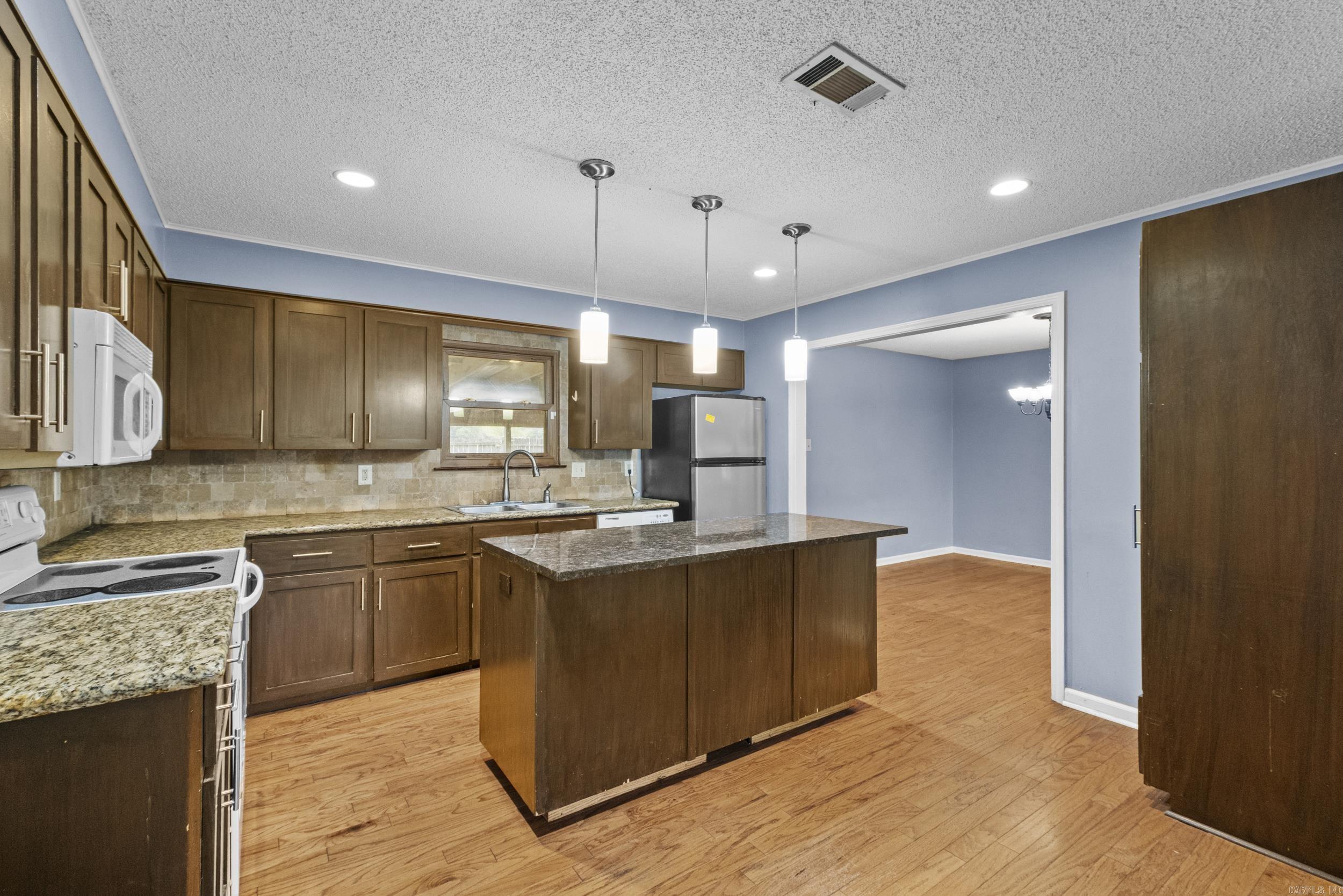 STONEWALL - Residential