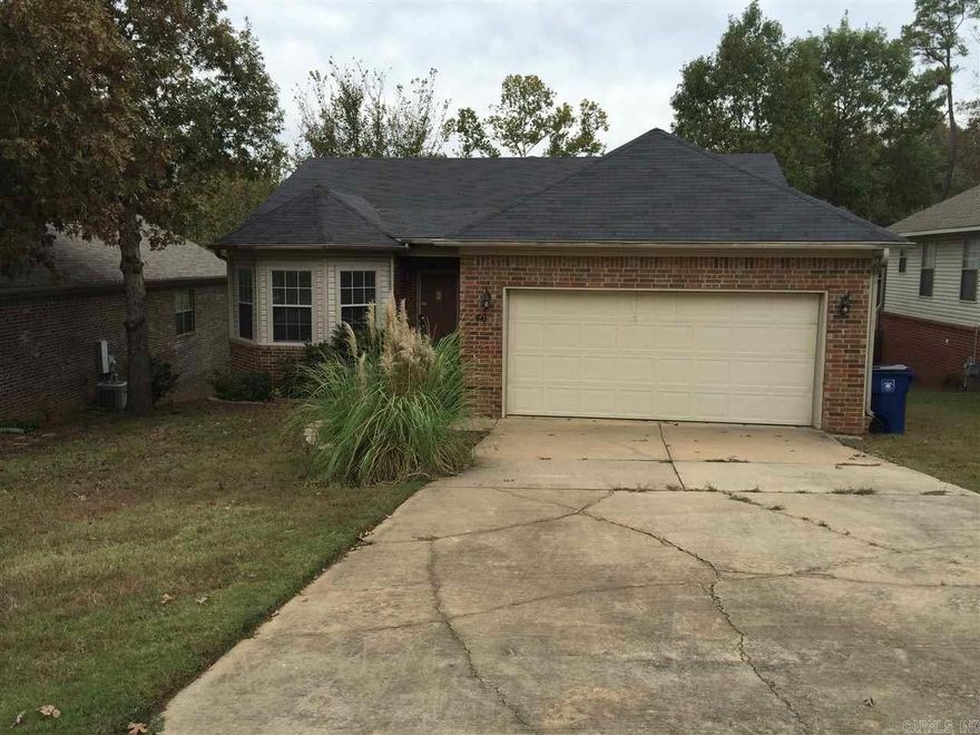 REDUCED!!!Beautiful home located in an established subdivision in Maumelle, AR.  Spacious floor plan with large bedrooms and a HUGE Living Room with fireplace.  Nice dining area with open kitchen.  All offers must be submitted by the buyer’s agent using the online offer management system. See agent remarks.  Access the system via the link below. A technology fee will apply to the buyer’s agent upon consummation of a sale.  Hyperlink:  www.spsreo.com/?c=8V6F