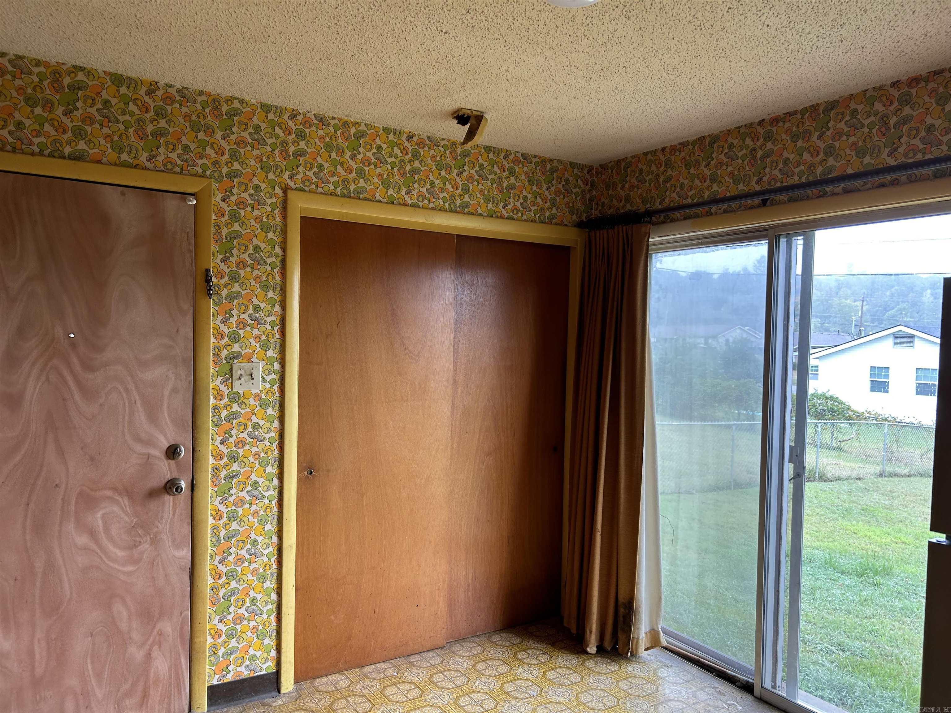 GLENOAKS - Residential