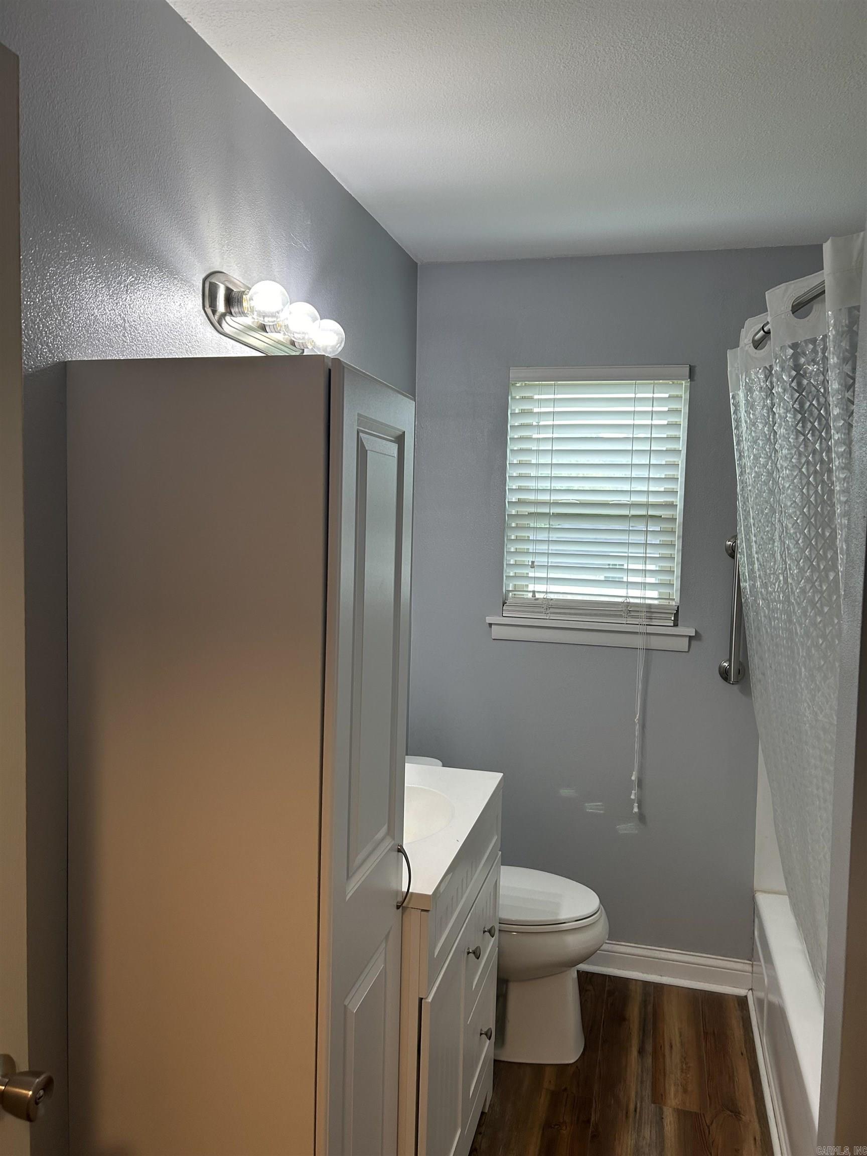 GLENOAKS - Residential