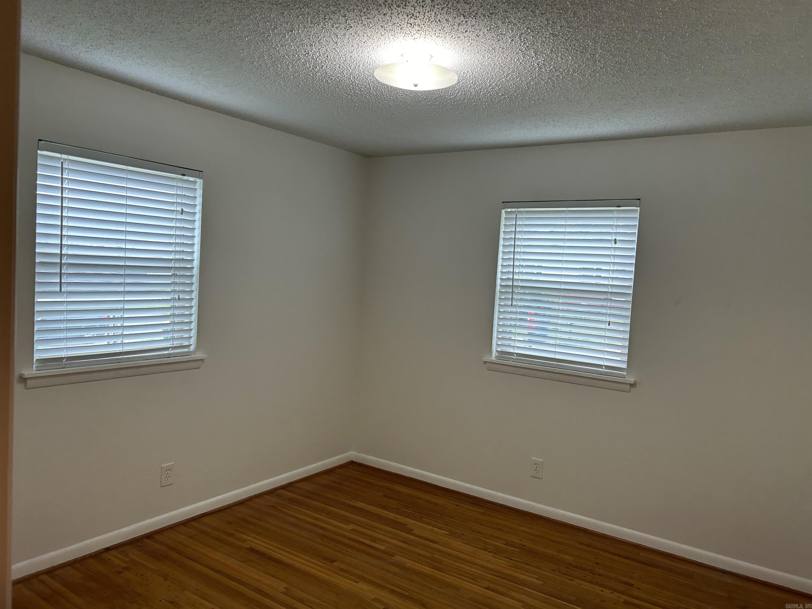 GLENOAKS - Residential