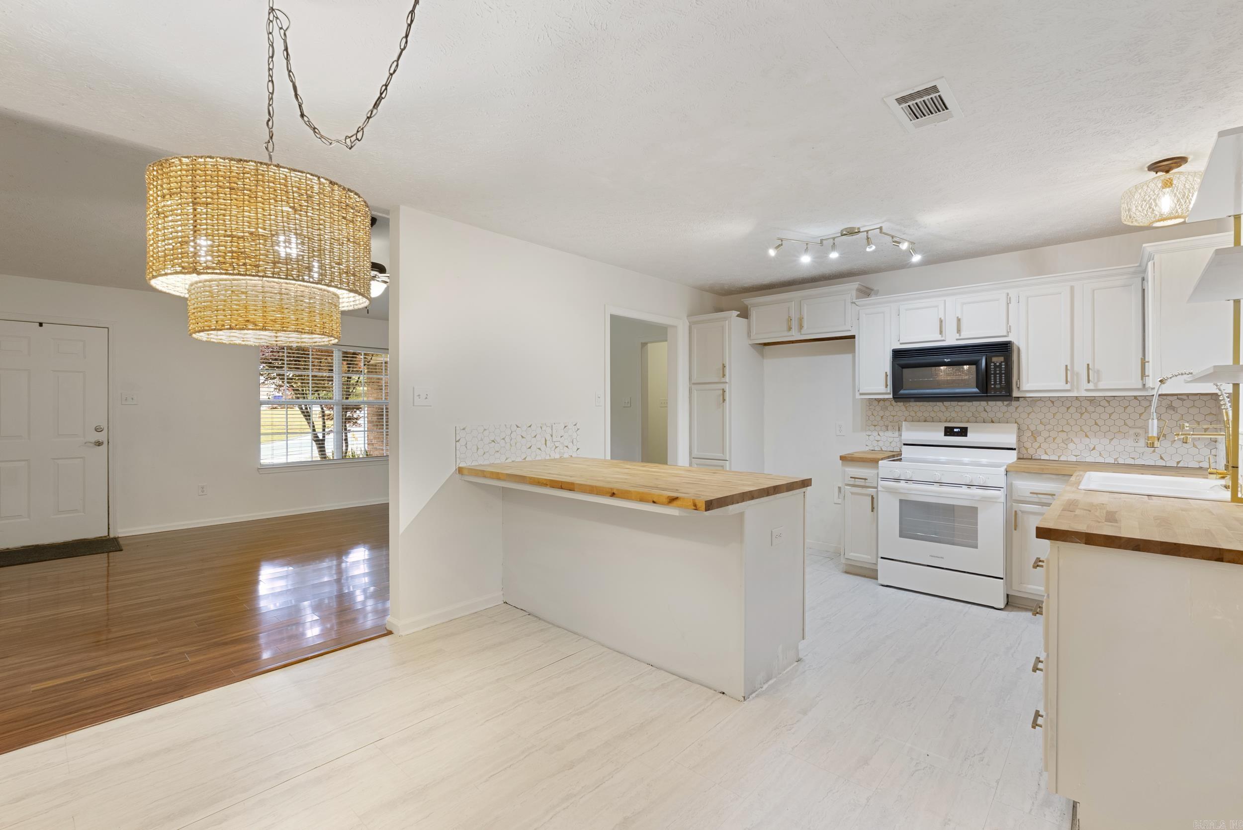 WESTON PLACE - Residential