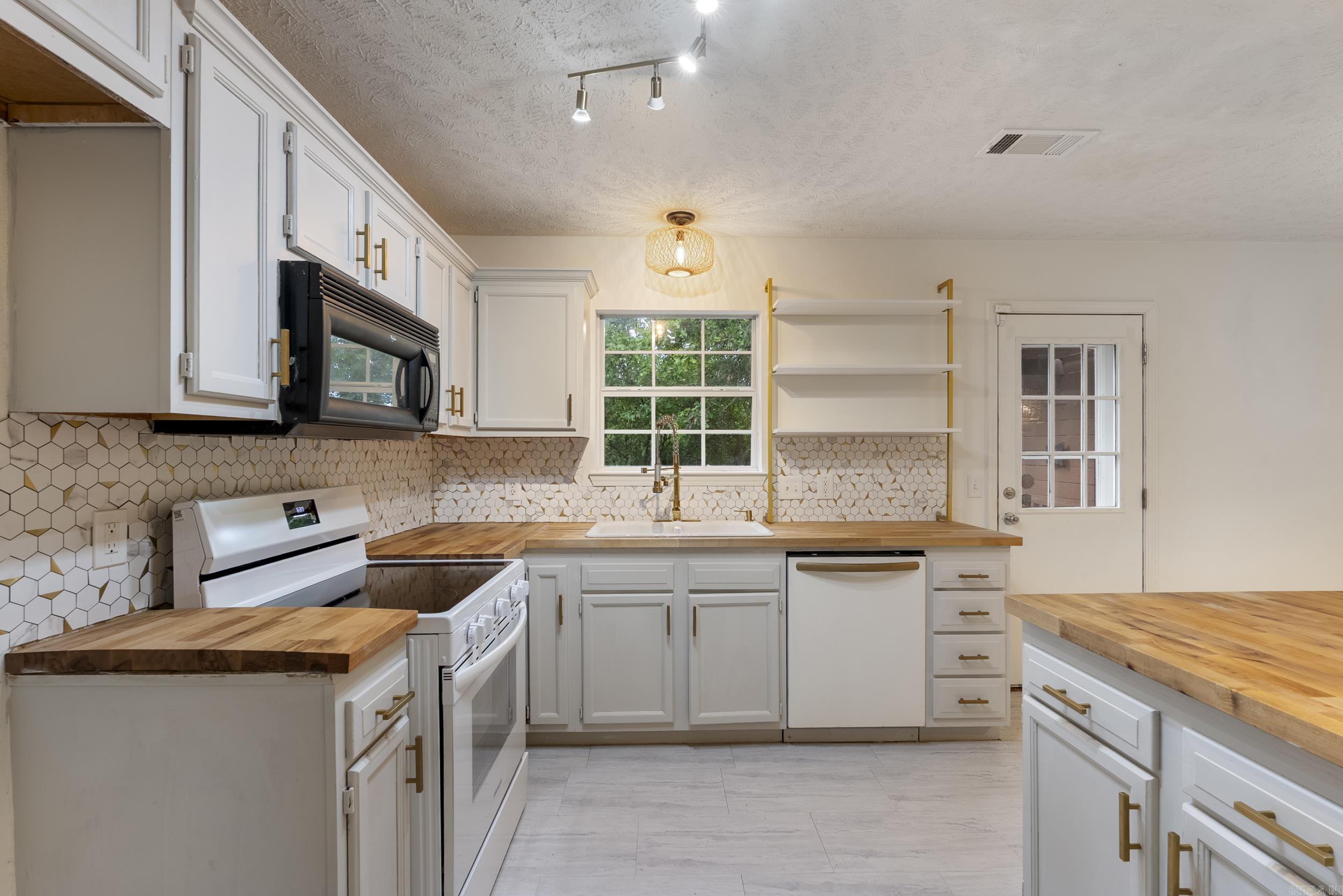 WESTON PLACE - Residential