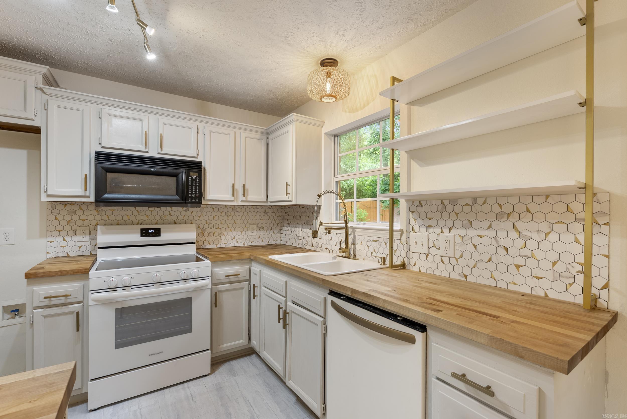 WESTON PLACE - Residential