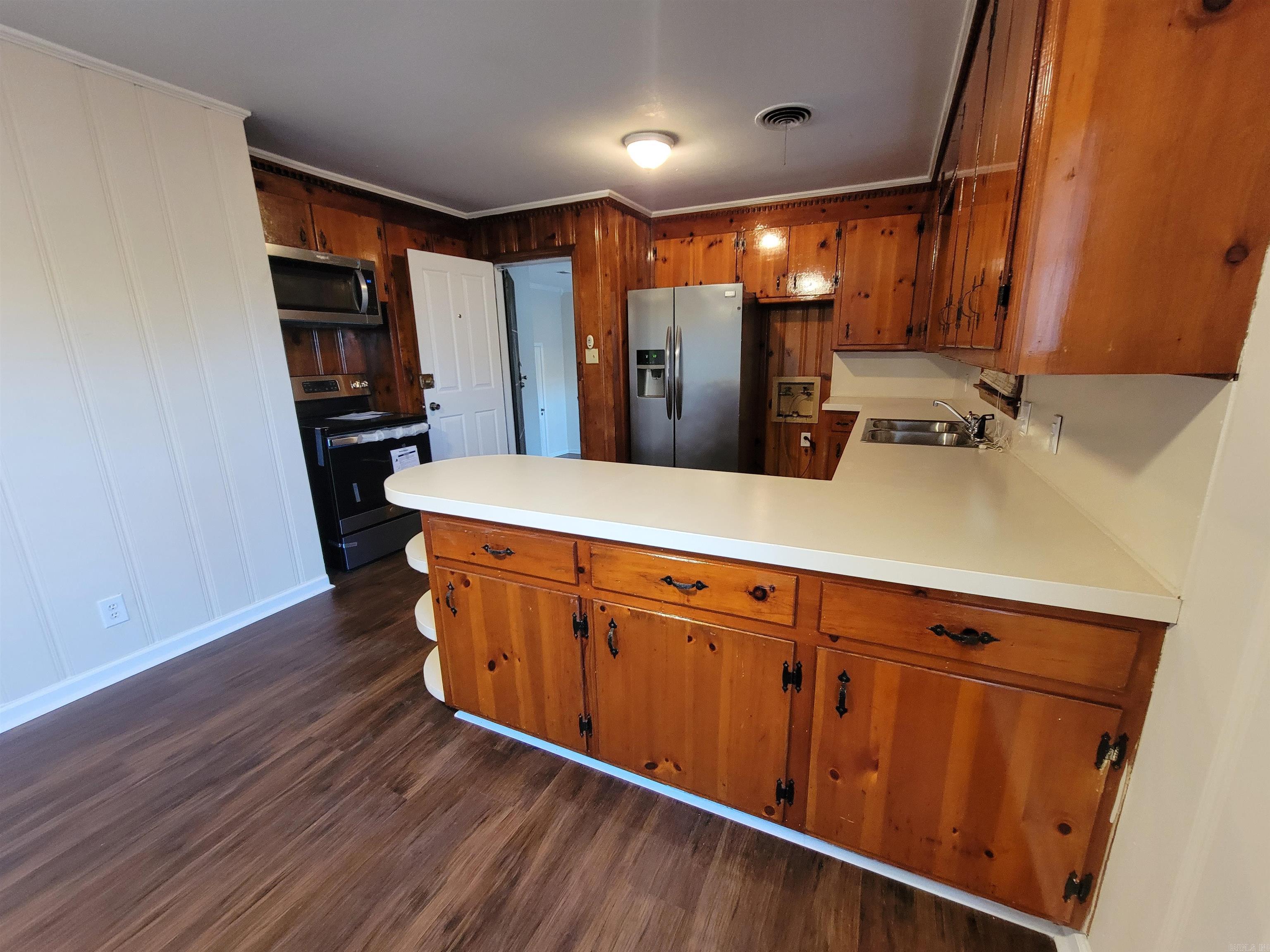 AUSTIN & TAYLOR TRIPLET RES - Residential