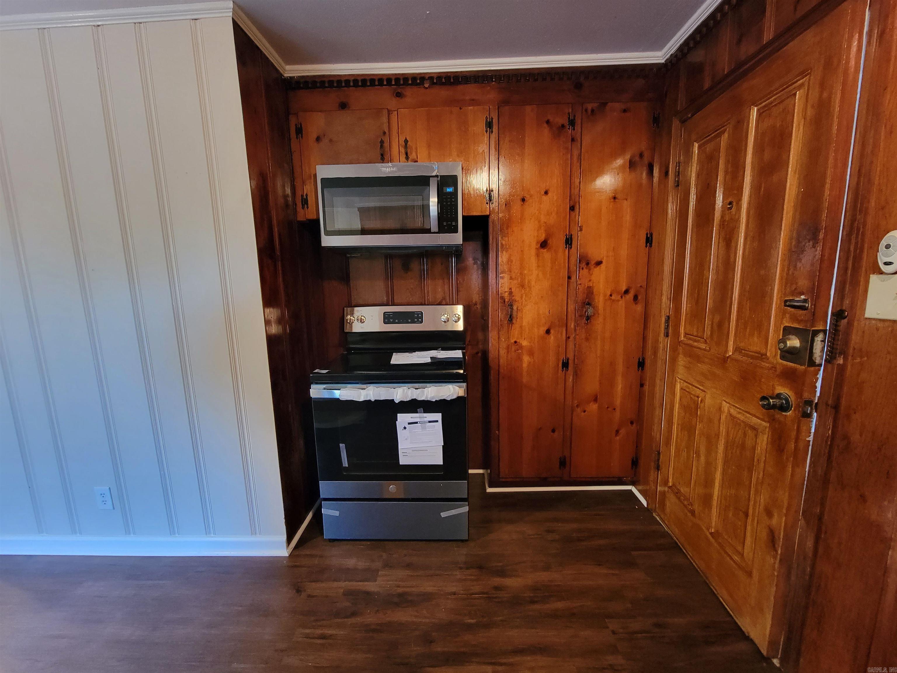 AUSTIN & TAYLOR TRIPLET RES - Residential