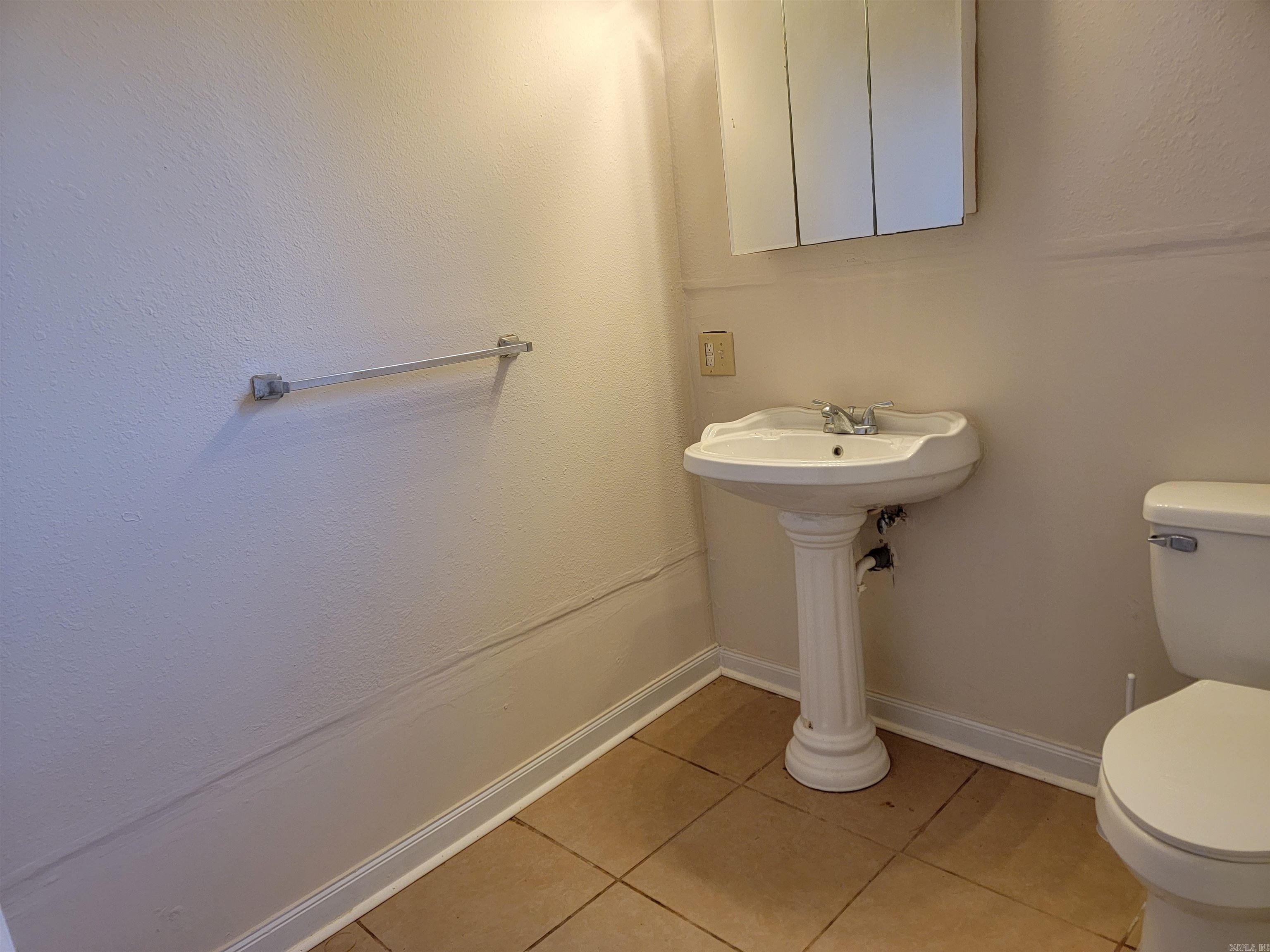 AUSTIN & TAYLOR TRIPLET RES - Residential