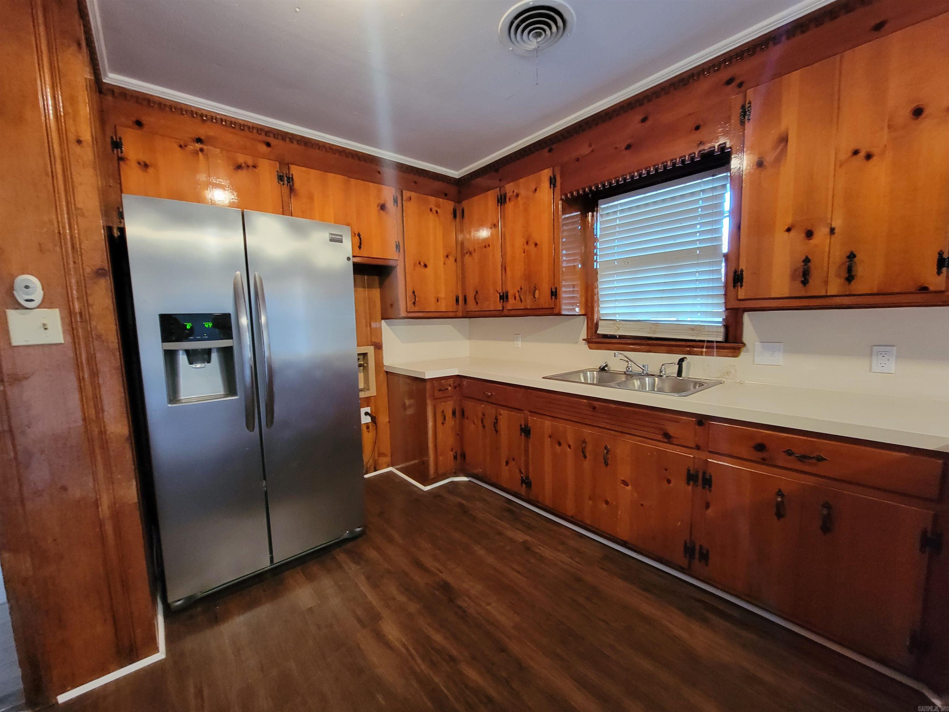 AUSTIN & TAYLOR TRIPLET RES - Residential