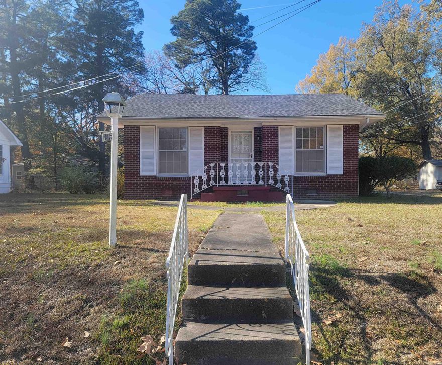 Very spacious home with a new roof! Sitting on 2 lots this home has lots of room inside and out! New flooring and new appliances! Over sized master bedroom with a large walk in closet! Outside storage area!