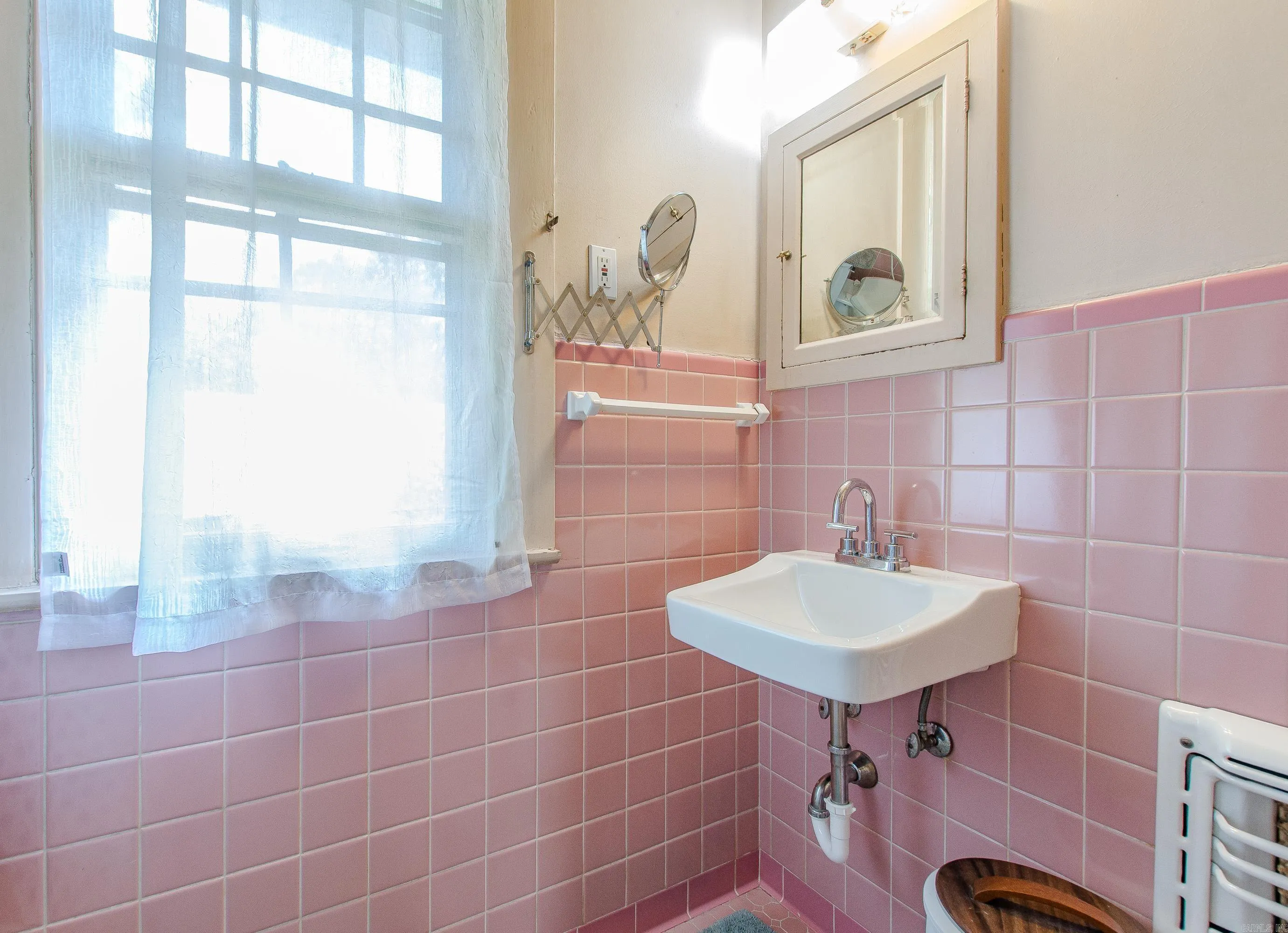 Little Rock, Arkansas 72205, United States, 3 Bedrooms Bedrooms, ,1 BathroomBathrooms,Residential,Active,177569