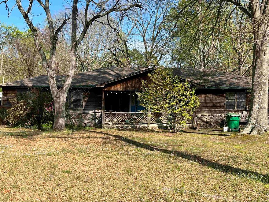 >>Attention investors! 4.40 acres with home and 2 out buildings.   Many different options for this home and property. Home is in need of repair and being sold as is. 3 bedroom 1 bath with a small unfinished basement.  Acreage is wooded.  Quick access to interstate and amenities.  Great Opportunity.
