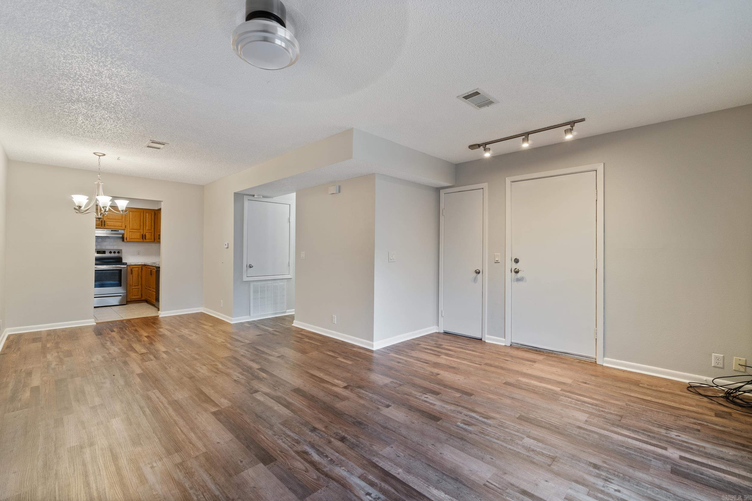 VALENCIA COURTS - Residential
