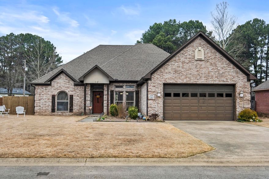 3 bedrm 2 bth home with 1724 sq ft that fits most of the checkboxes for buyers!  Great neighborhood, conviently located to interstate, shopping and the Searcy Country Club.  Open floor plan with lots of natural light.  This home is all electric and seller says that the bills are very reasonable.  Big primary bedroom with separate tub and shower in primary bath there is wood flooring in the primary bedroom with carpet in the two spare bedrooms. New Glass doors in the walk in shower.  Roof and HVAC have been serviced and inspected every year and are still in great condition.  Call for your showing before this one is gone.