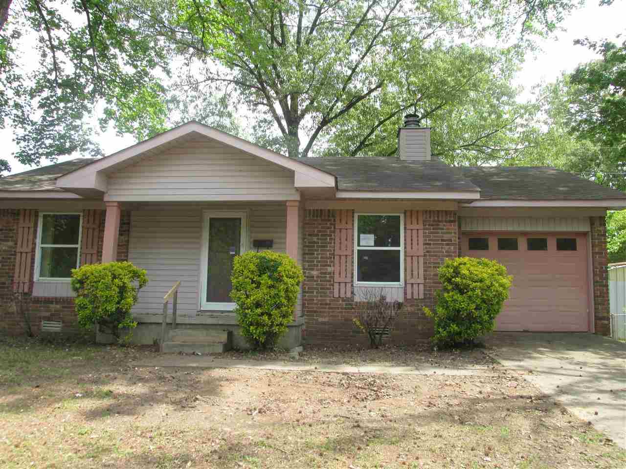 2 bedroom 1 bath home in Jacksonville area. AGENTS PLEASE SEE AGENT REMARKS.