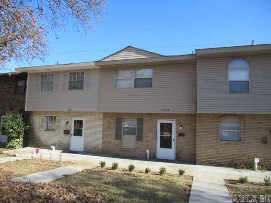 Great 3bd/1.5 ba North Little Rock Townhome. Great Location Interstate access, close to Pulaski Tech and Burns Park! The lease for this property is for 18 months with a 3% increase after the first year. Income has to be 3x the amount of rent unless you have a housing voucher.