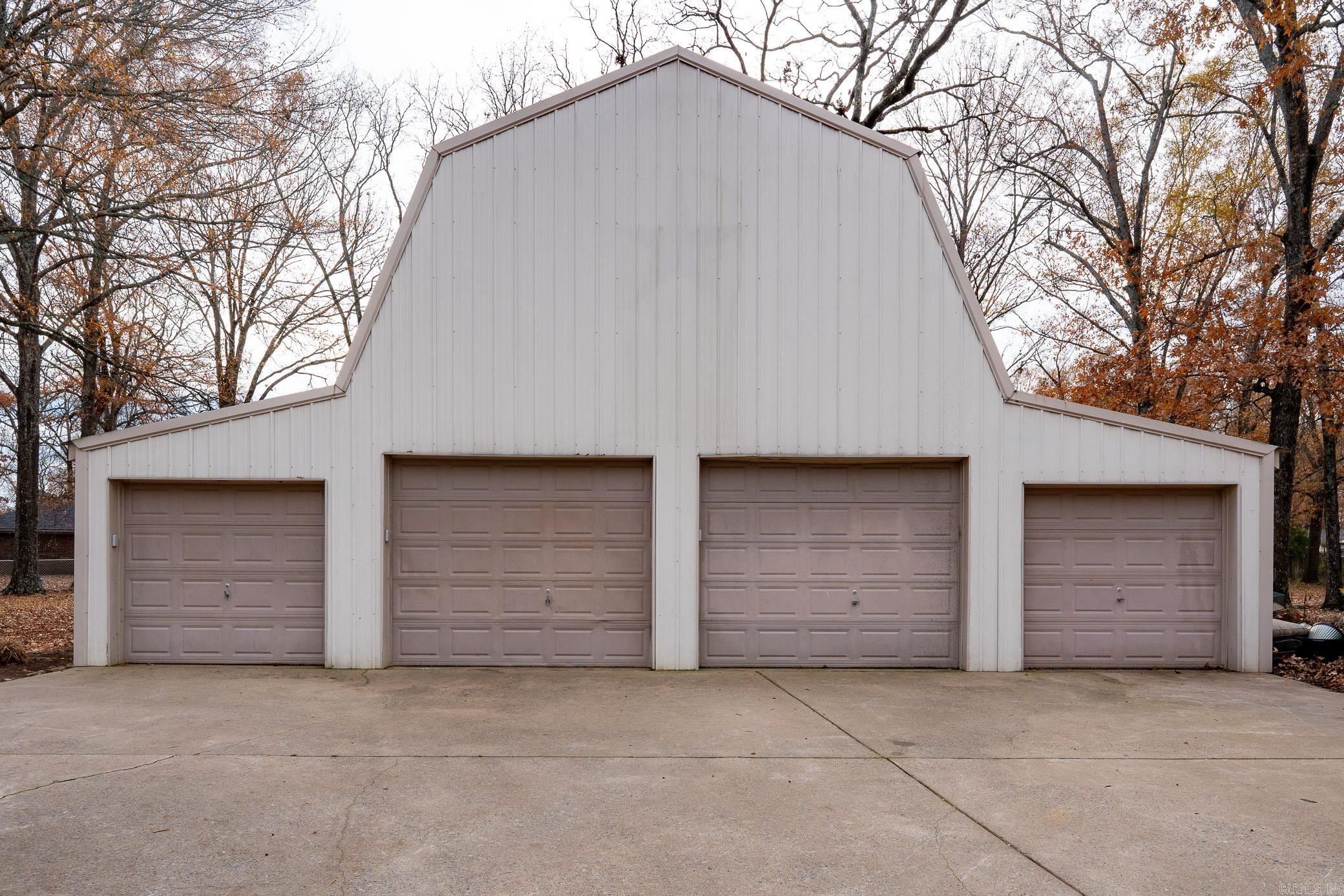 SILVER OAKS - Residential