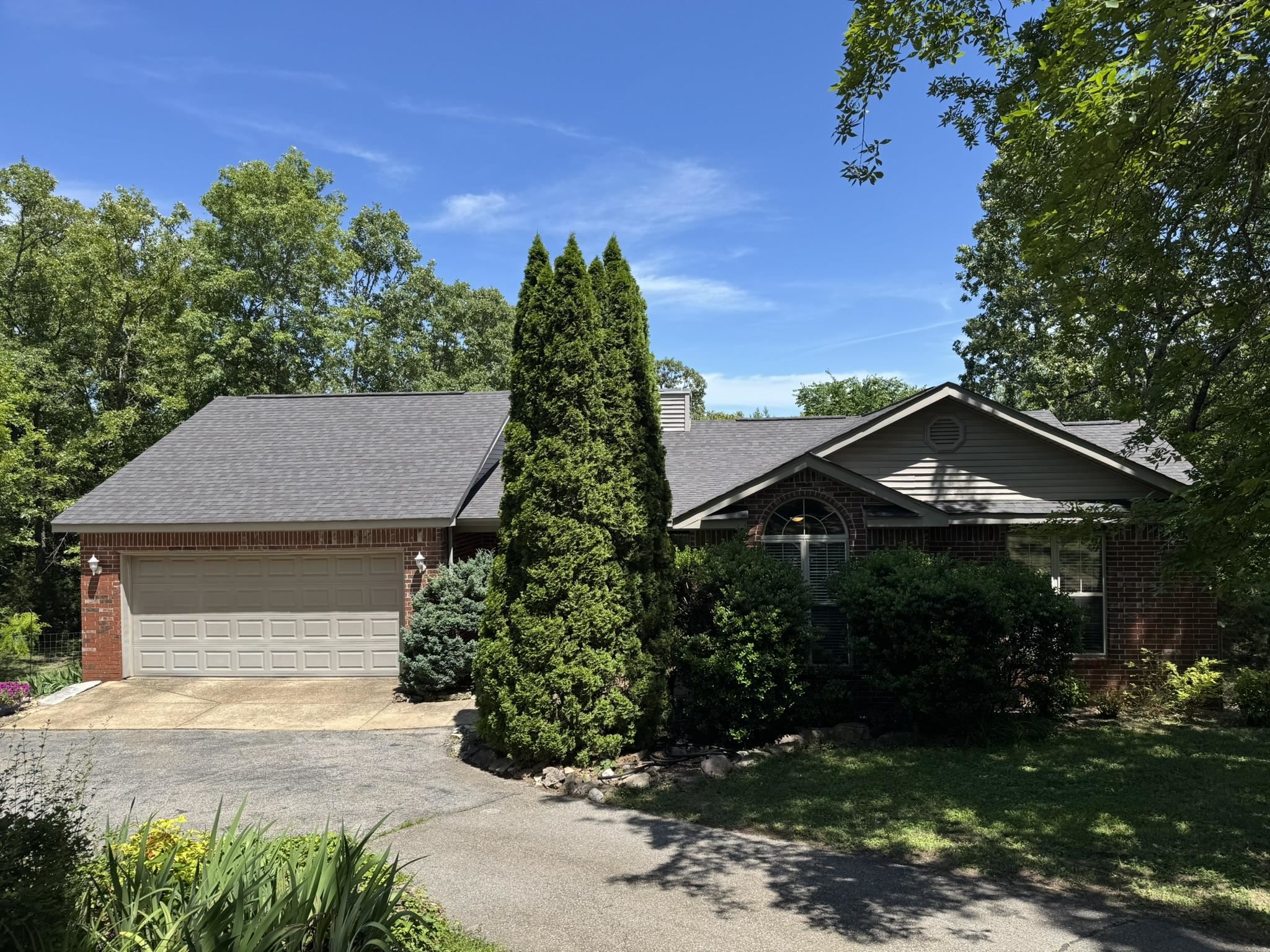 DISCOVER THIS PICTURE PERFECT 4 BEDROOM/2.5 BATH, RECENTLY UPDATED & WELL-MAINTAINED HOME SITTING ON A 2.5 AC/ML WOODED LOT, THAT FEATURES A FENCED IN BACK YARD, CIRCLE DRIVE, LARGE 16X27 TREX DECK, COVERED FRONT PORCH, LARGE MATURE TREES, A 18 X 20 STORAGE BUILDING WITH LOFT STORAGE. DO SOME YEAR-ROUND GARDENING IN THE NEW GREEN HOUSE. INSIDE YOU FIND A WELL-DESIGNED UPDATED KITCHEN, SPLIT BEDROOM PLAN, VAULTED CEILINGS, LARGE MASTER BEDROOM, WITH A WALK IN CLOSET. THE LIVING ROOM FEATURES A GAS LOG FIREPLACE. ENJOY THE RECENTLY INSTALLED SHAW LVP FLOORING THROUGH OUT THE HOME. THIS HOME IS LOCATED NOT FAR FROM BULL SHOALS LAKE ACCESS. IN A QUIET SUBDIVISION. DON’Y MISS YOUR CHANCE TO OWN THIS TASTEFULLY UPDATED HOME.