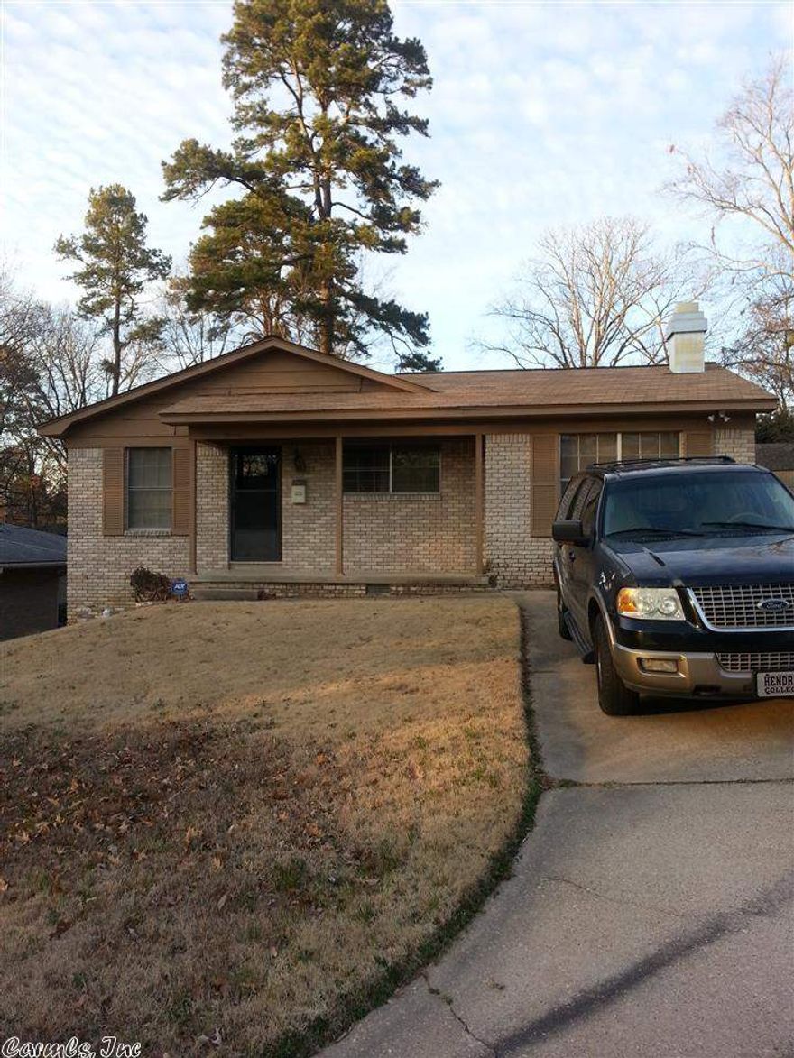 This well kept home features kitchen updates and has beautiful hardwood floors.  Also home has a den/family room.  Nice backyard with storage facility.  Seller will pay closing costs with full price offer.  Offers must be submitted with proof of financing.