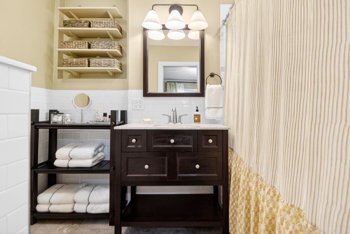 DOYLES PLACE - Residential