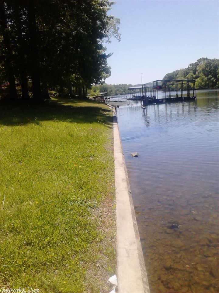 Diamondhead Q - Land